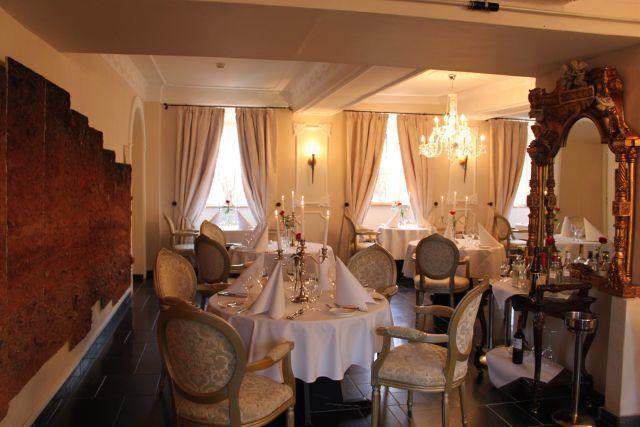 Schlosshotel Burghaus Kronenburg Dahlem  Dış mekan fotoğraf